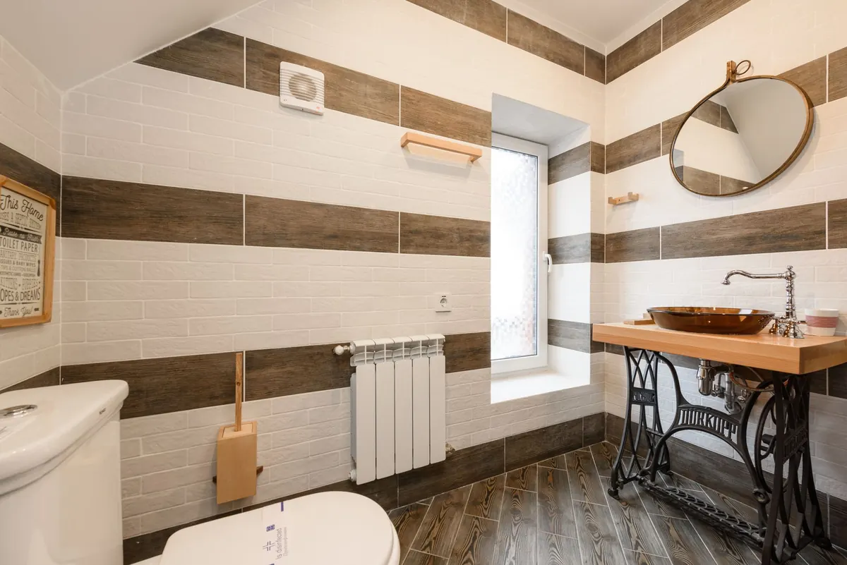 Small Bathroom Layouts Compared: Shower, Bath and Wet Room Options